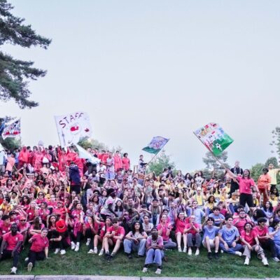 Groupe d’étudiants en activité interactive au camp linguistique anglophone à Ottawa.